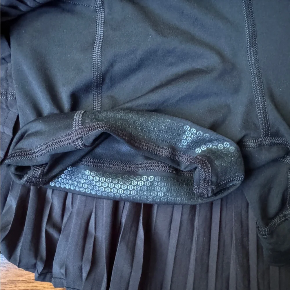RARE Lululemon Tiered Pleats High-Rise Tennis Golf Skirt/Skort Black Size 2